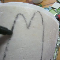 draw a zigzag pattern on pot