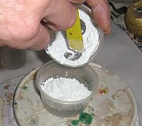add kulu chalk powder to resin