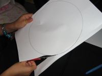 cut out circle using scissors