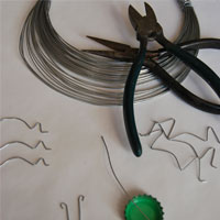 cut wire using pliers